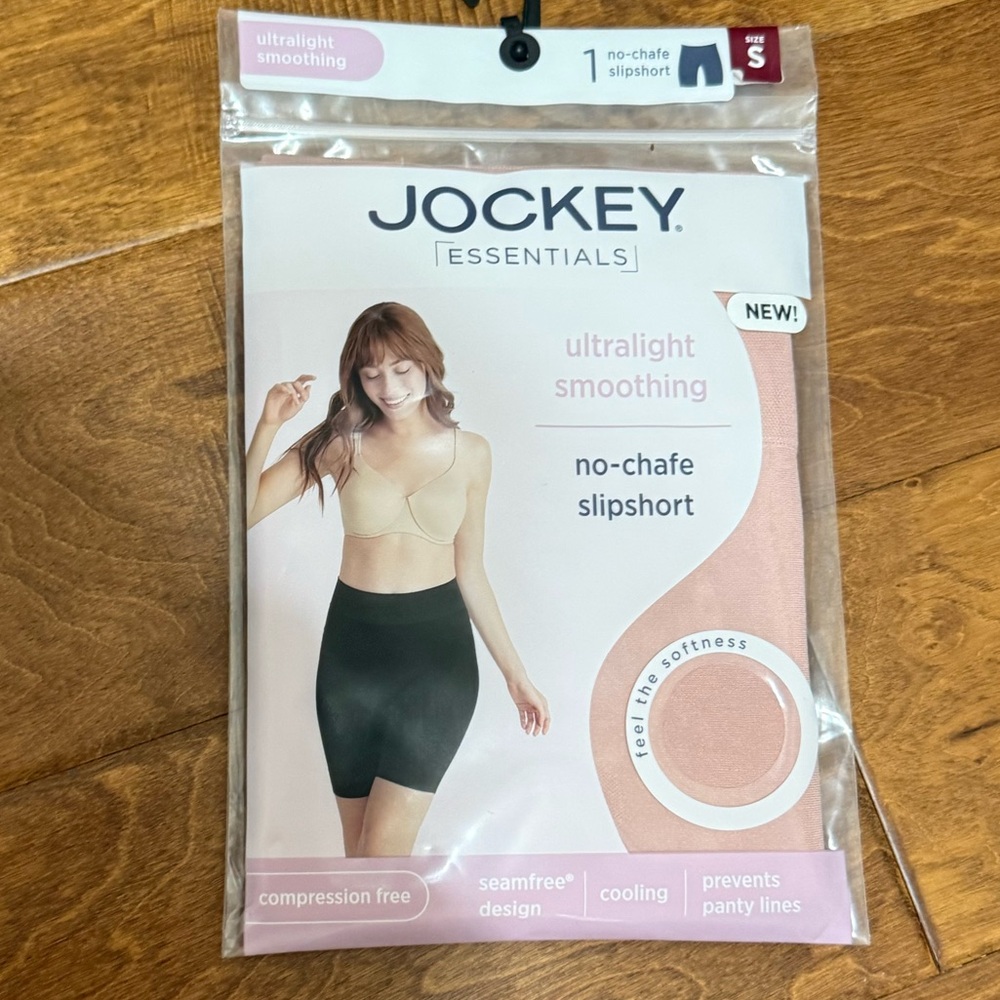 NWT Size Small Jockey Essential ultralight smoothing non-chafe Slipshort in Pink